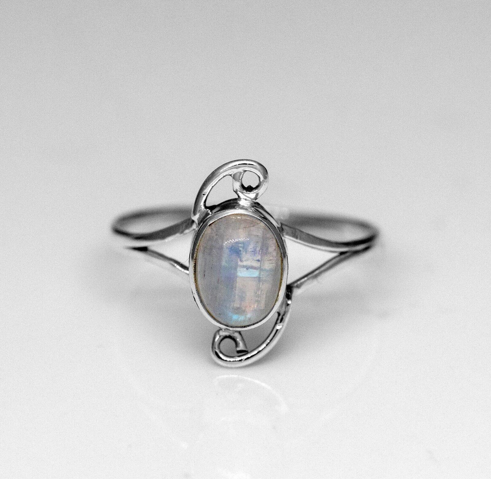 925 Sterling Silver Ladies Moonstone Oval Cabochon Gemstone Ring Boxed Jewelry