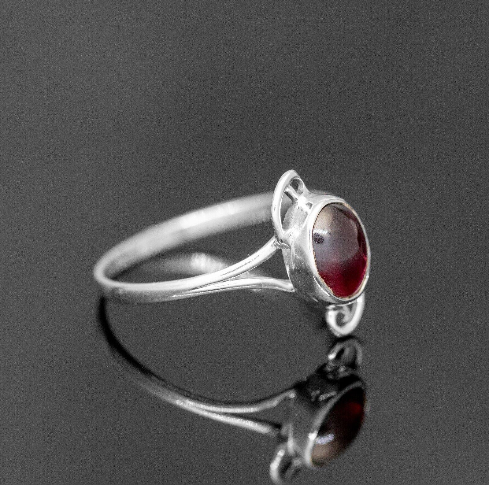 925 Sterling Silver Ladies Red Garnet Oval Cabochon Gemstone Ring Boxed Jewelry