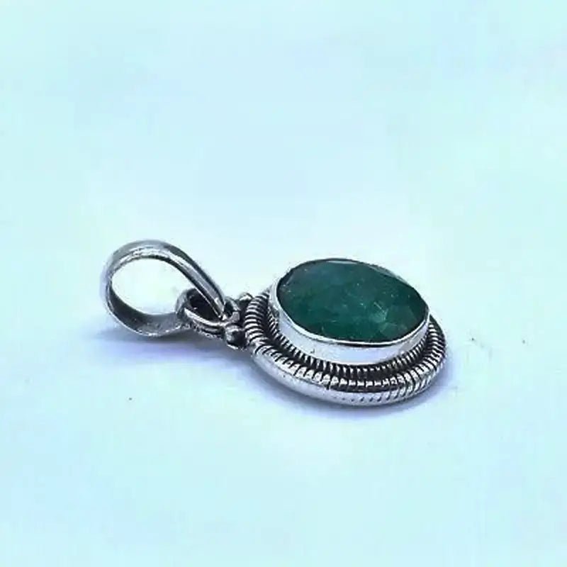 Round Faris Jewels Emerald Gemstone 925 Sterling Silver Pendant Necklace