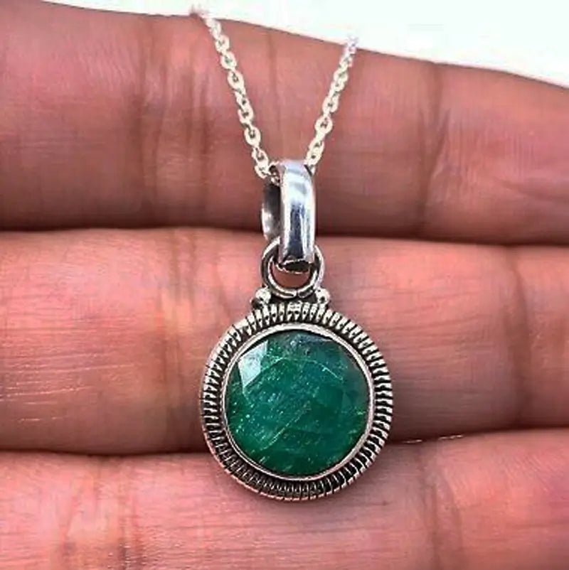 Round Faris Jewels Emerald Gemstone 925 Sterling Silver Pendant Necklace