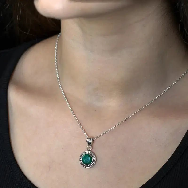 Round Faris Jewels Emerald Gemstone 925 Sterling Silver Pendant Necklace